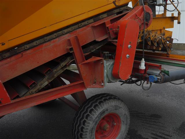 Приемный бункер Miedema Disco 750 с роликовым очистителем и 2 конвейерами