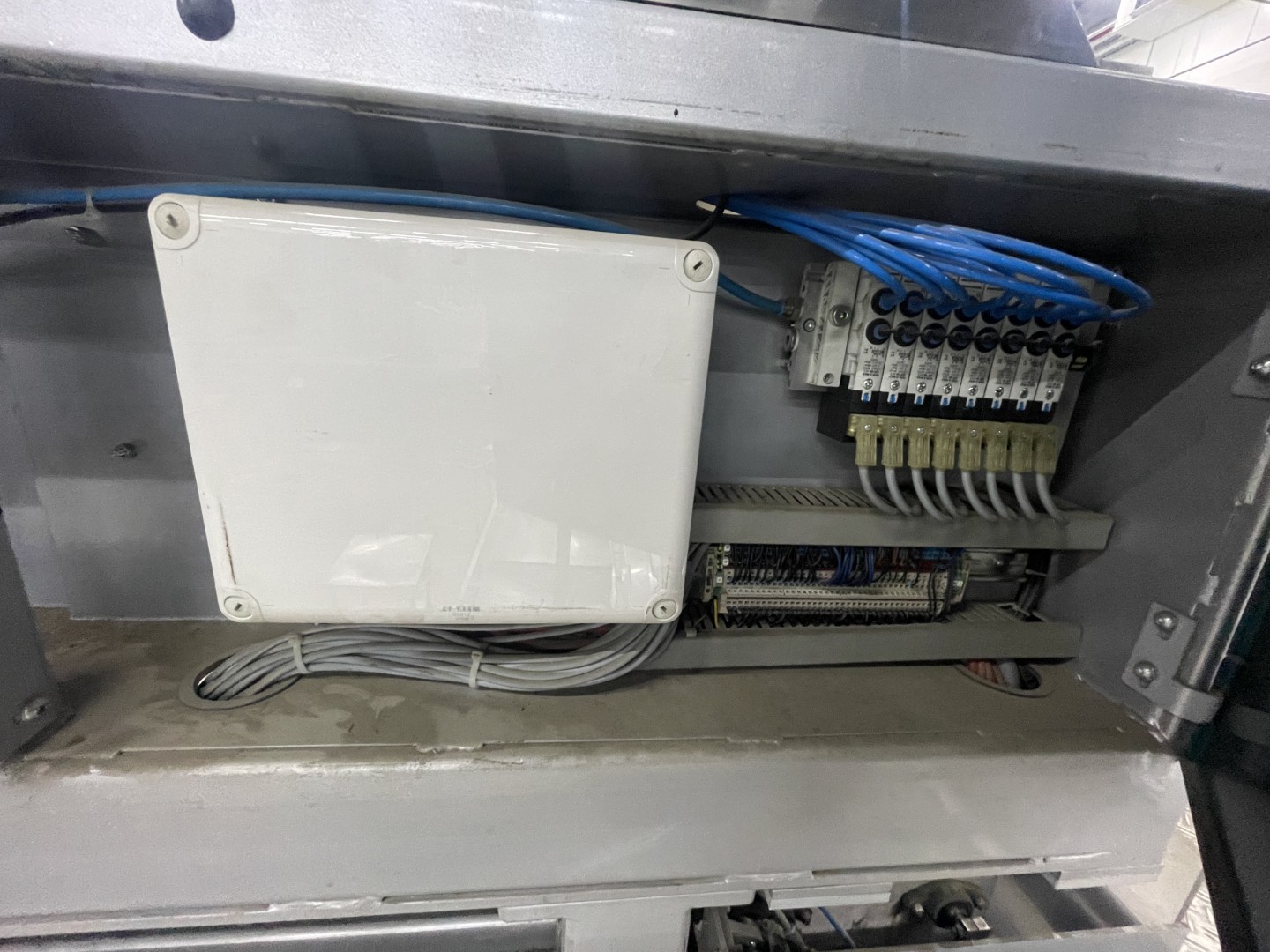 Manter VP16000 Весовой дозатор с 3 подъемниками и дозировочными конвейерами