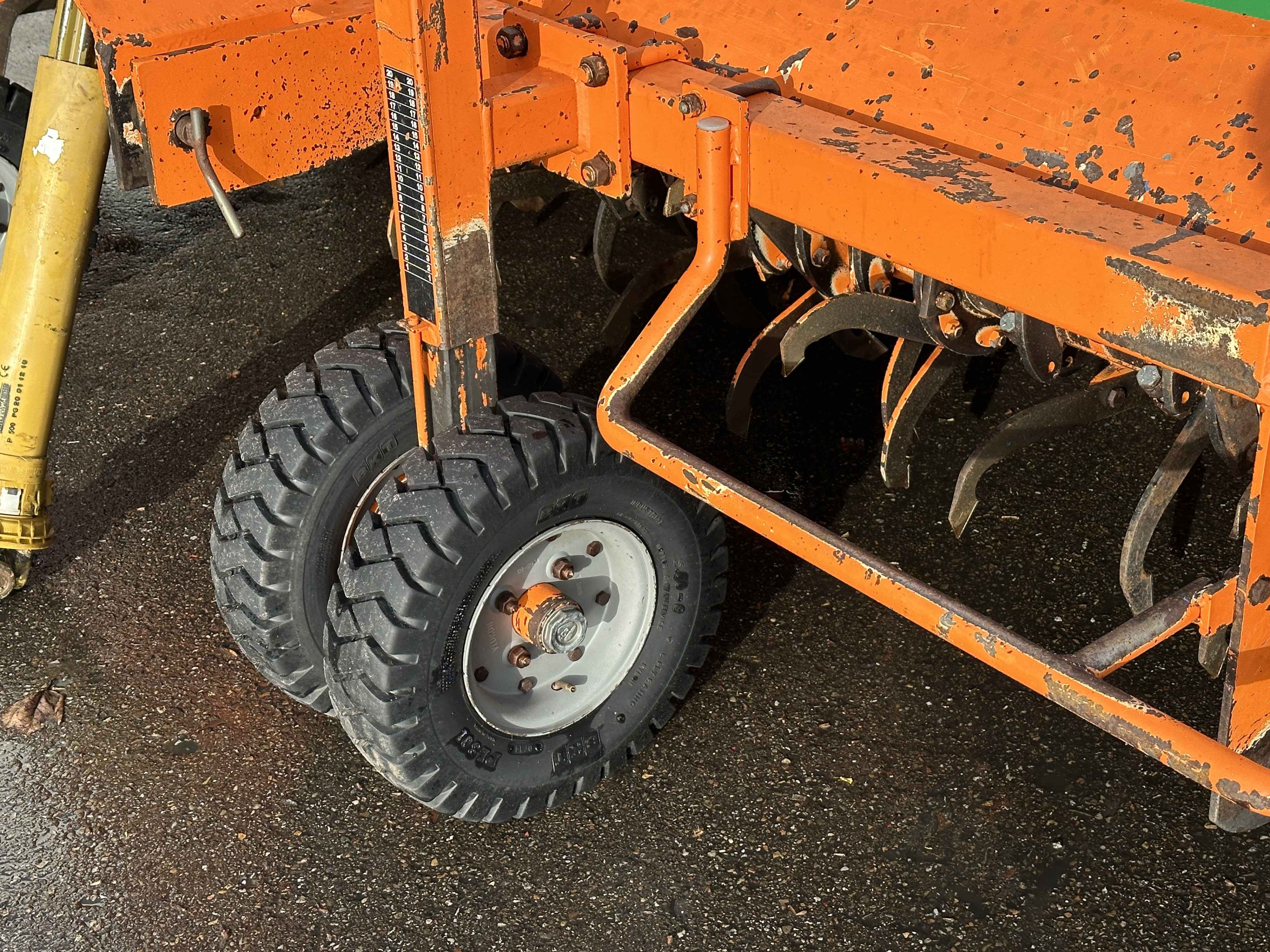 Struik VariX 4RF/310 Фрезерный культиватор с формовочным устройством для холмов 4 x 75 см
