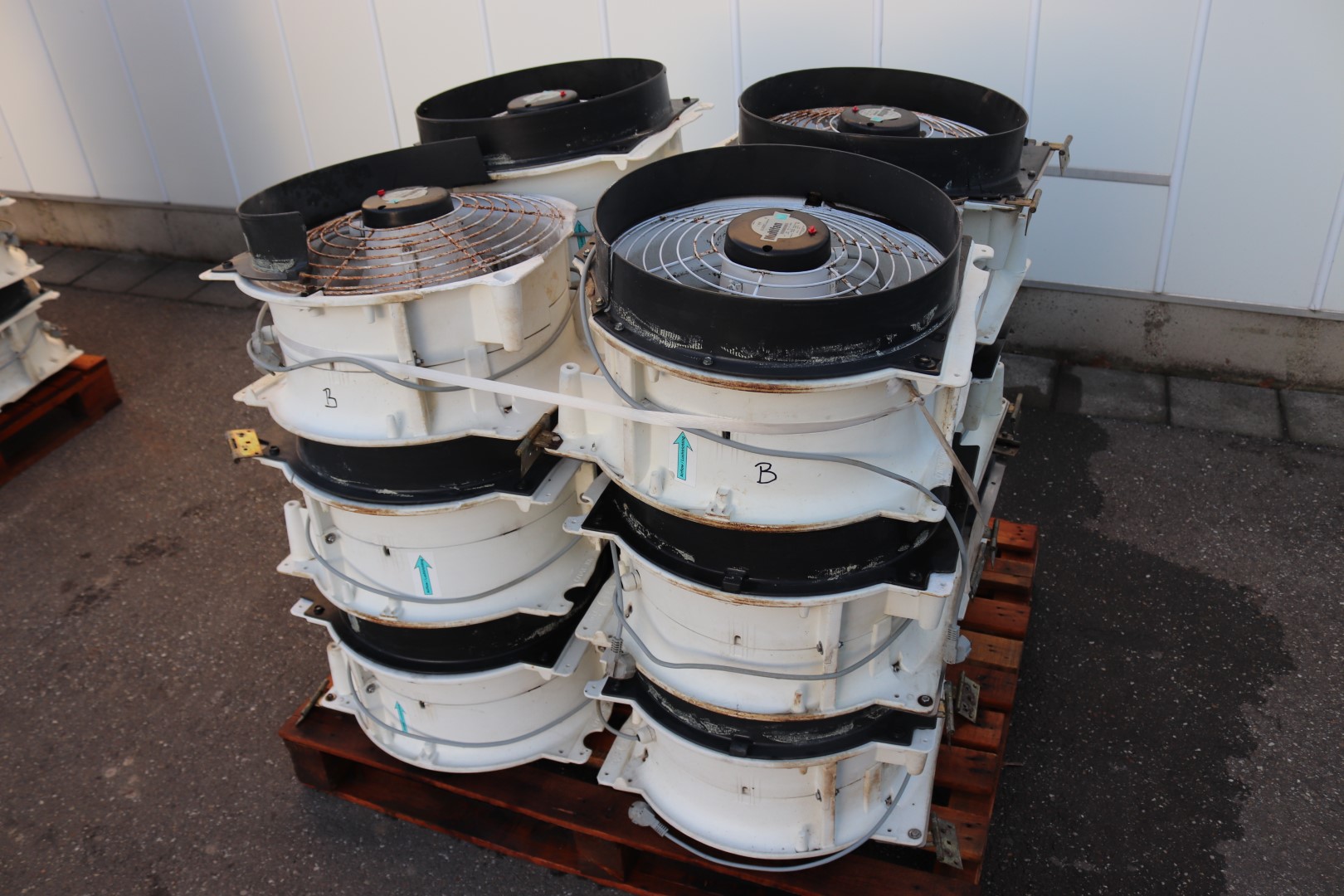 12 x Vostermans Multifan recirculation ventilaters for greenhouse