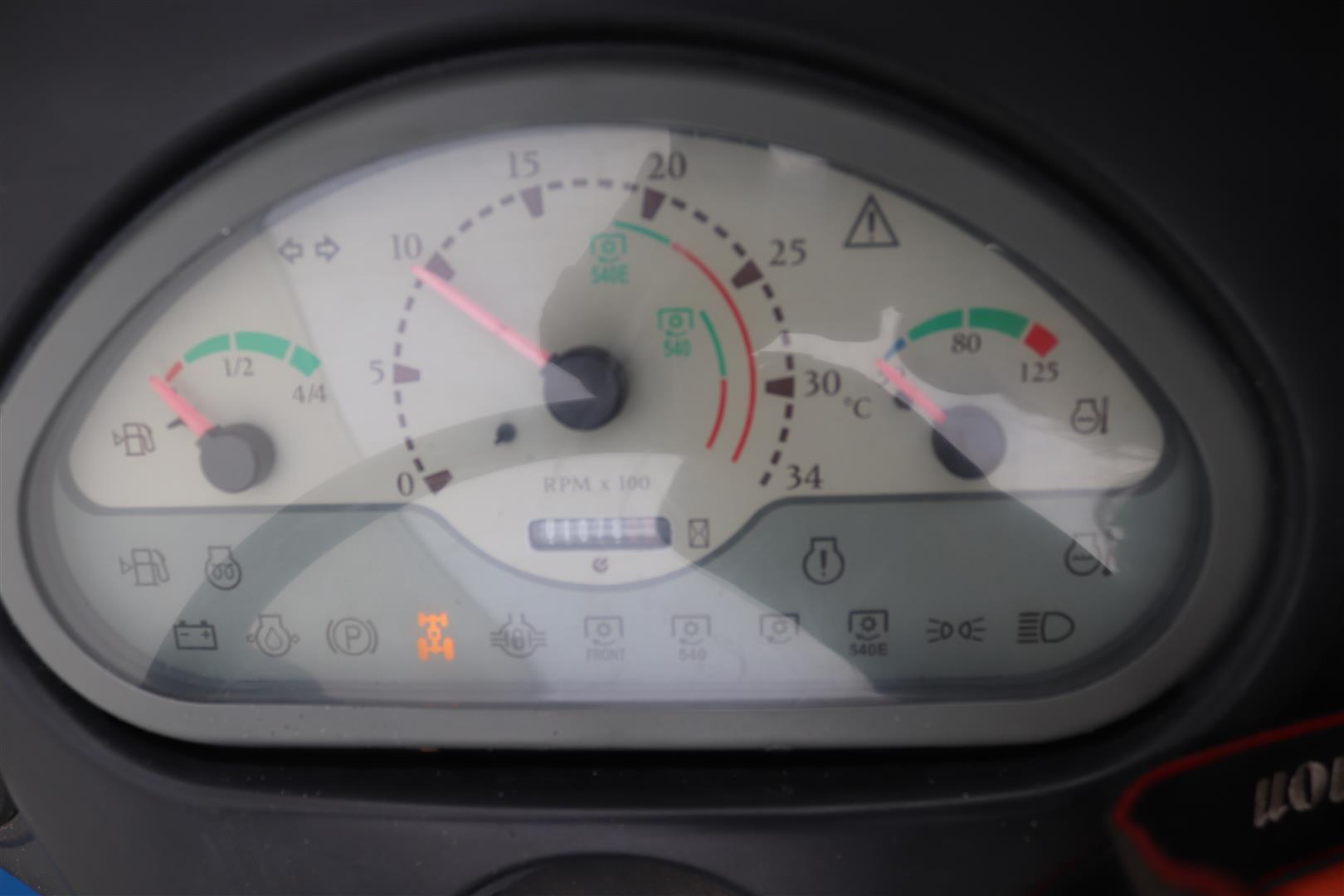 ������� New Holland T3030