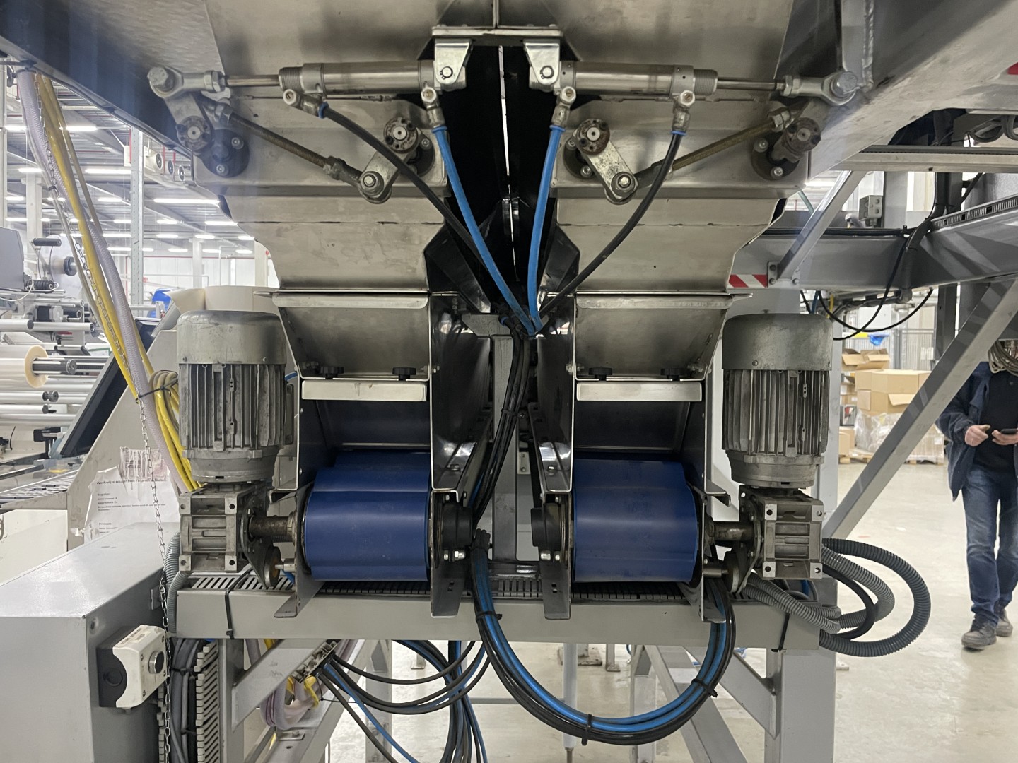 Manter VP16000 Весовой дозатор с 3 подъемниками и дозировочными конвейерами