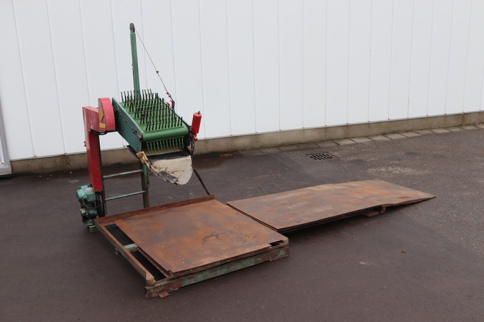Munckhof mechanical bin filling machine for apples