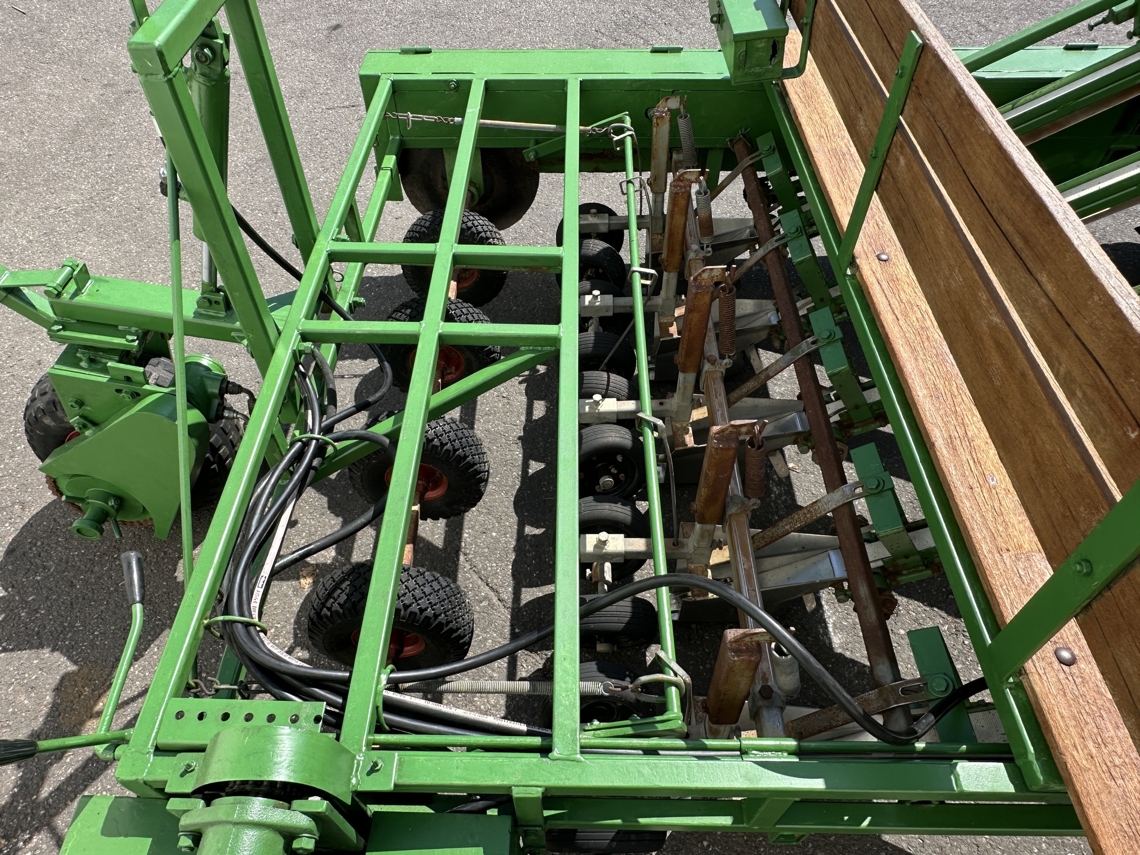 Basrijs 165/5ZH Pассадопосадочная машина для салата Автопилотируемый, 5 рядов, с двигателем Honda.