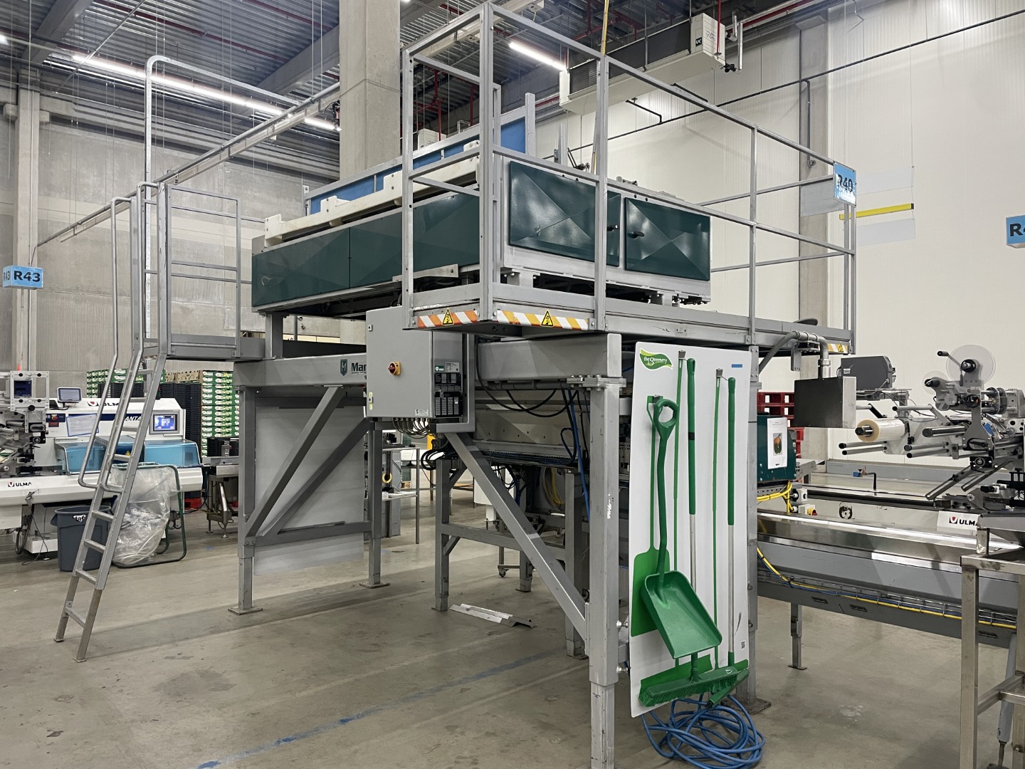 Manter VP16000 Весовой дозатор с 3 подъемниками и дозировочными конвейерами