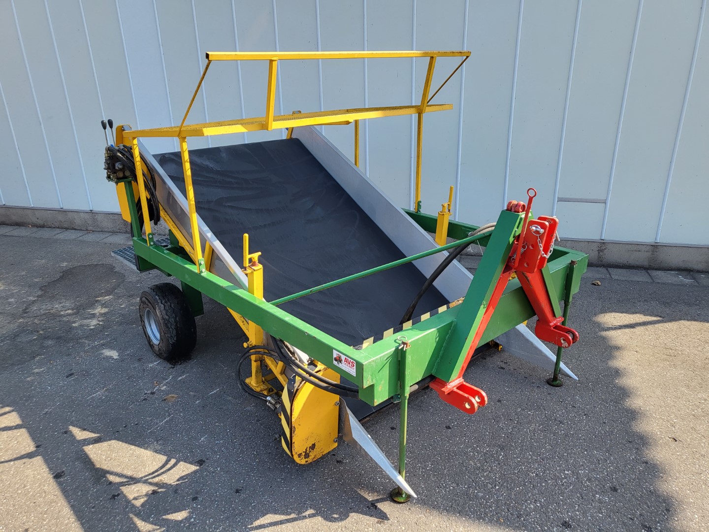 Трехточечный комбайн AVS Agri для уборки различных видов листовых овощей