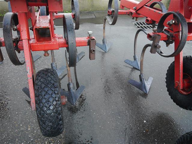 ����������� ����������� Steketee Vibro �� 4 ���� � 5 ����������.