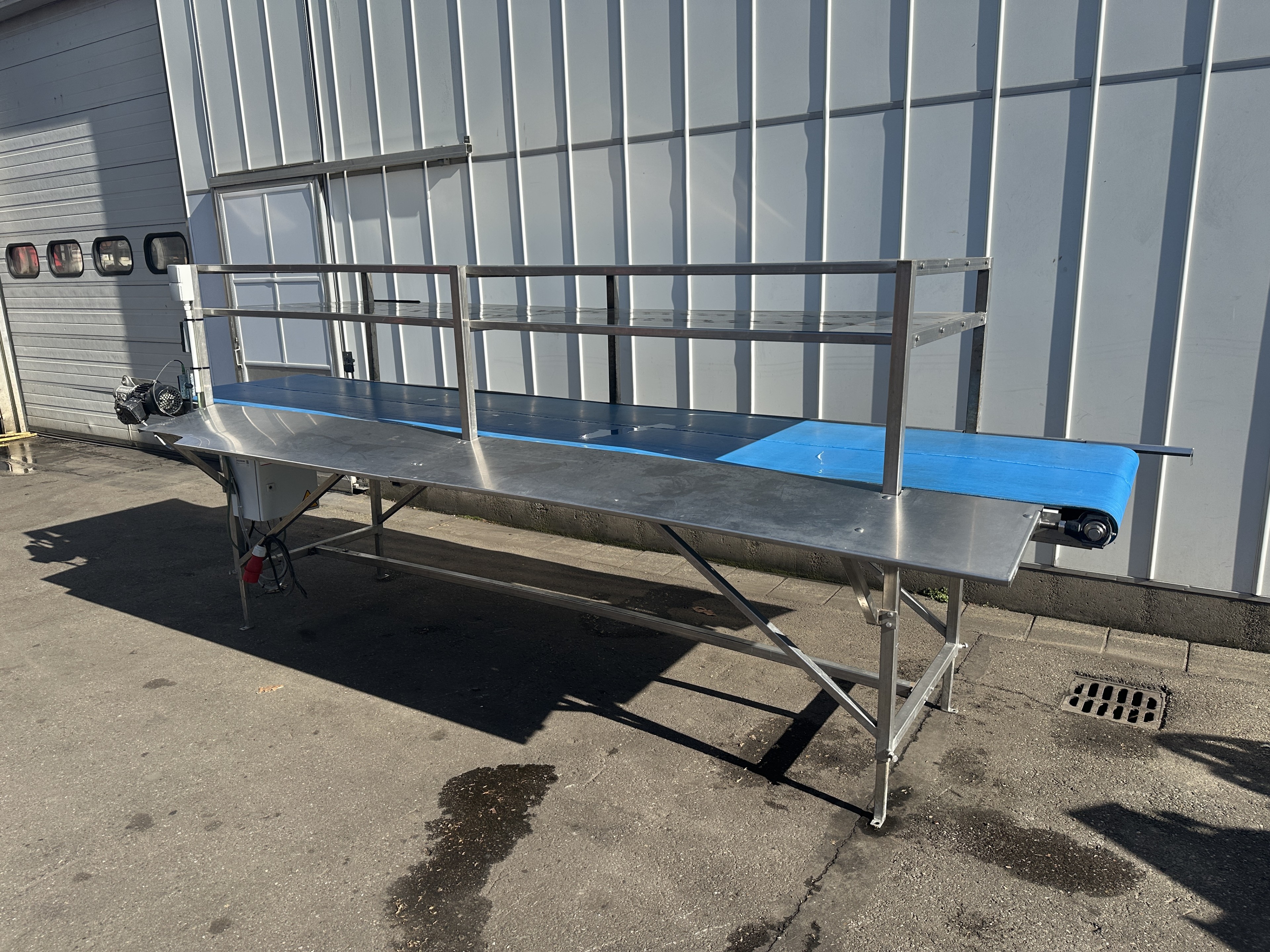 Инспекционный конвейер Рама из нержавеющей стали размером 400 x 82 см.