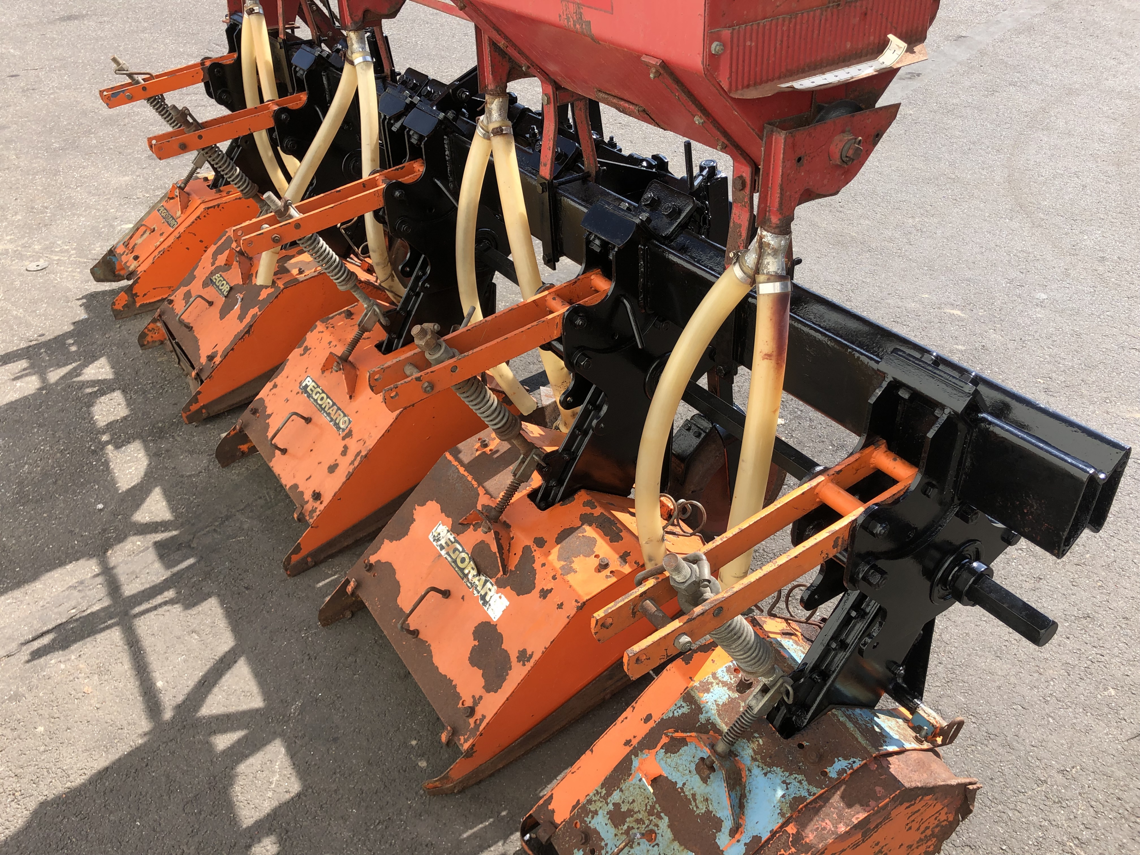 Pegoraro Interrow ����������� � 4 ������ � 5 ����������.