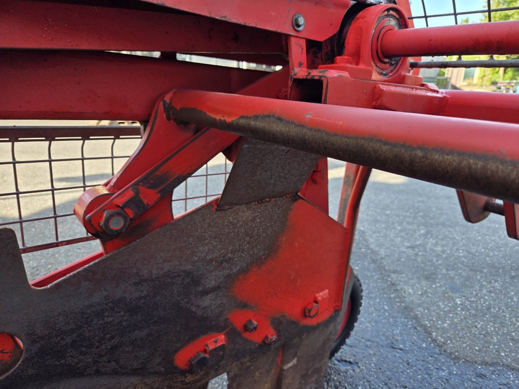 Elco ������������ ���������� ����a 135 ��, � �������������� ������������ �������.