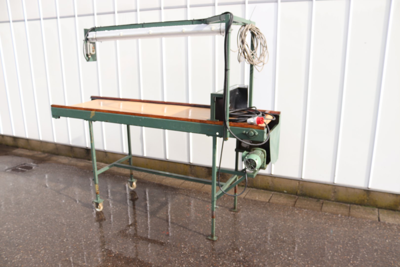 Inspection conveyor 220 x 60 cm