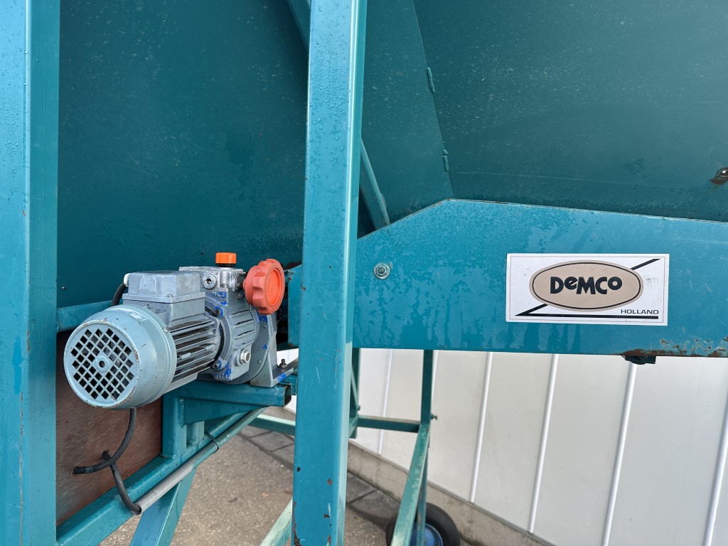 Demco Дозирующий бункер