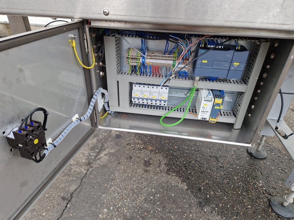 Newtec PCS2009 Линия взвешивания продукции в лотках с упаковочной машиной Flow Pack