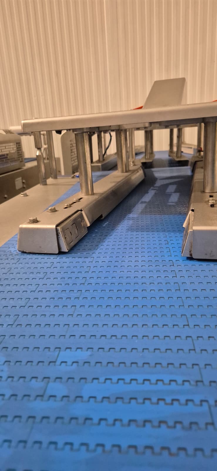 Jasa PGS 2100 + SOM-2000 Двухполосная машина для упаковки в картонные лотки