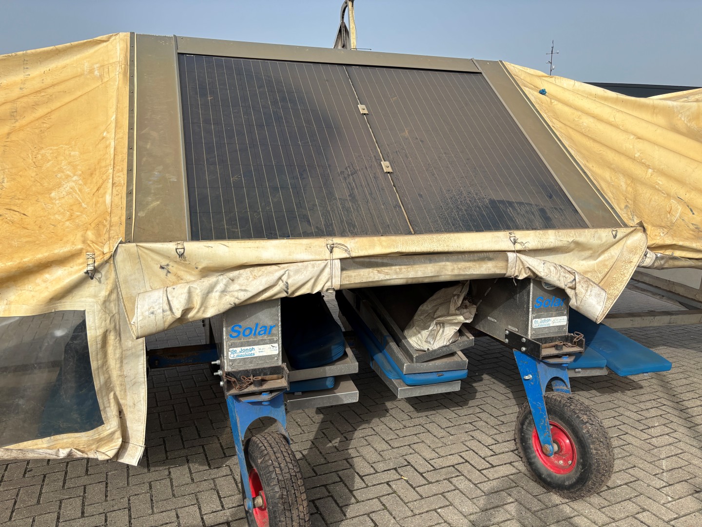De Jongh Machines Solar Прополочная грядка / платформа для прополки – 8 человек, с электрическим приводом.