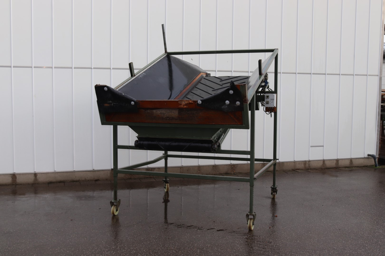 Compas dosing hopper 300 x 100 cm
