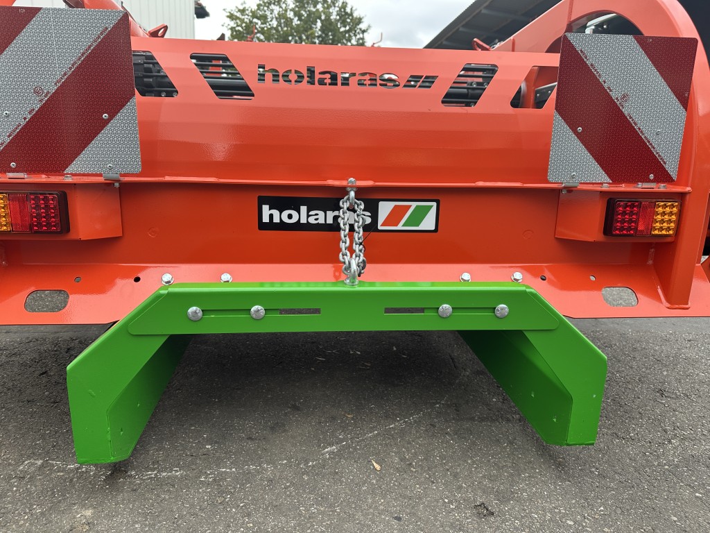 Holaras UR 135-DB Лукоуборочный комбайн с поперечными конвейерными лентами