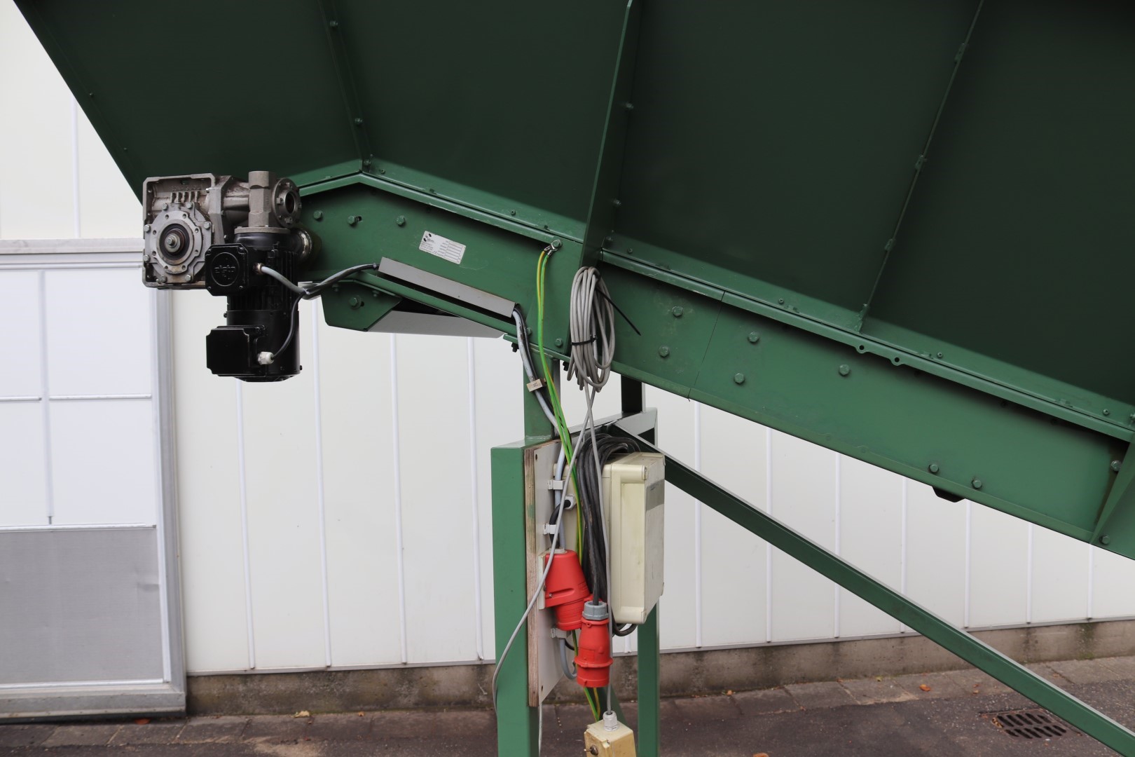 Schouten hopper 365 x 80 cm with adjustable speed