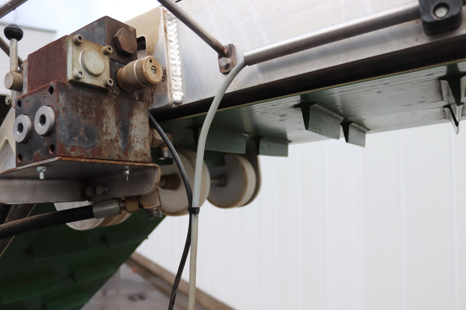 Van den Beucken aluminium harvesting conveyor
