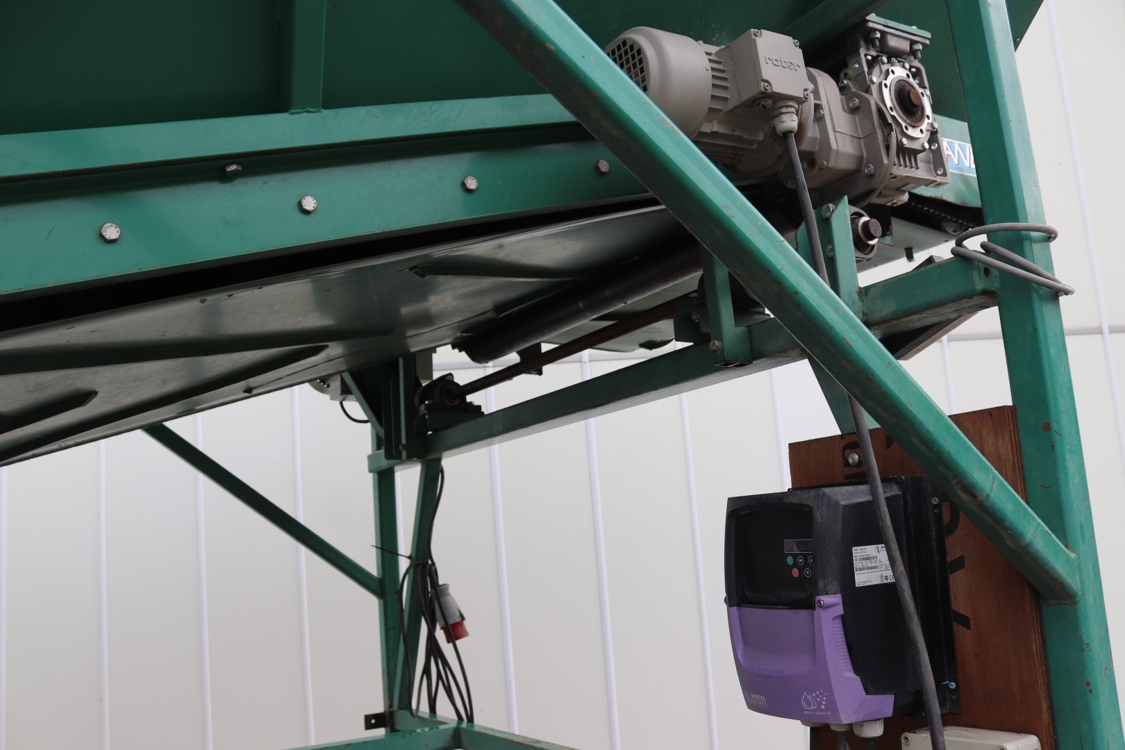 AWB hopper 340 x 100 cm