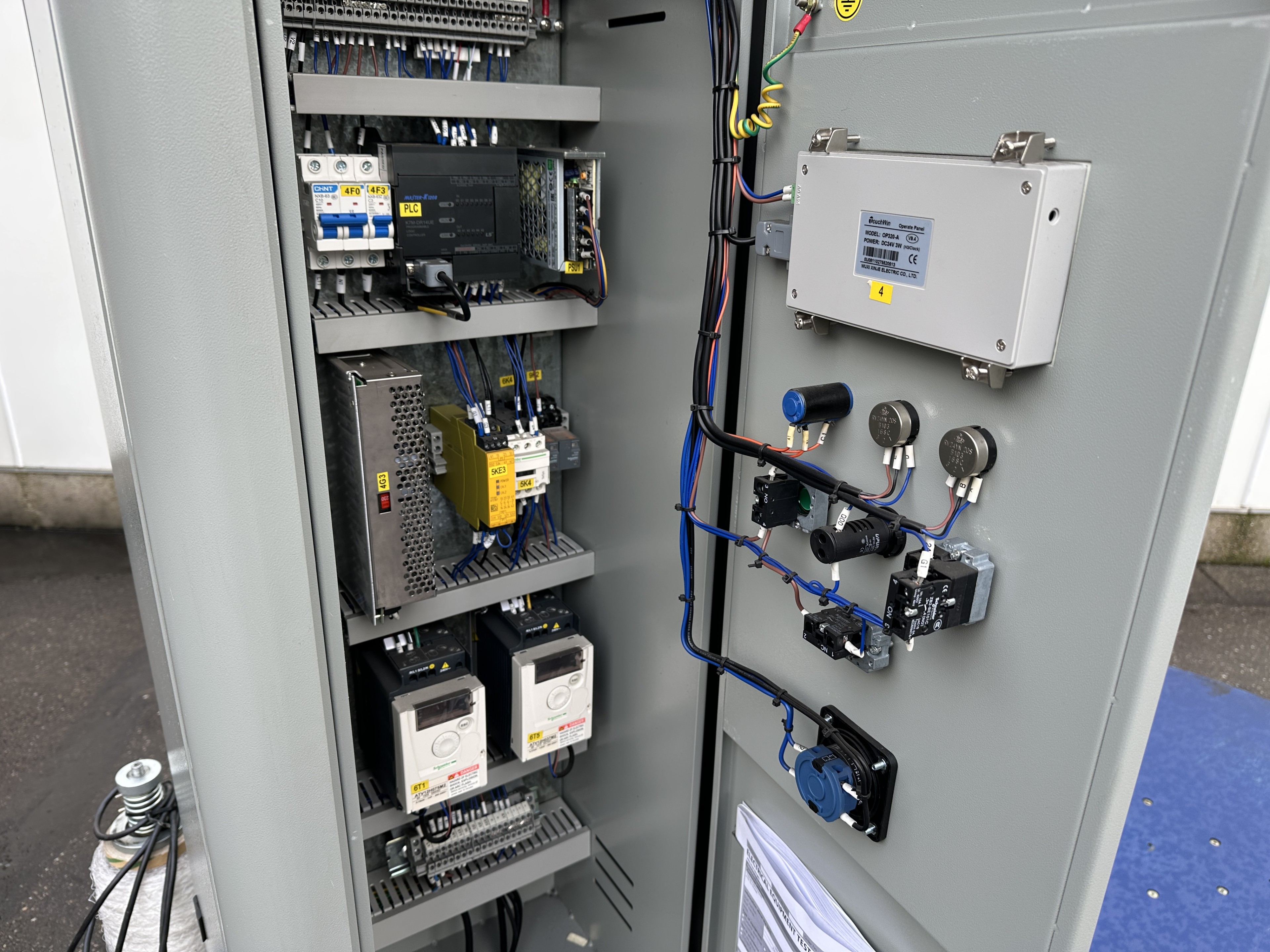 Youngsunpack Europe DeWitt WP1 2000AE Паллетоупаковщик Включая 16 рулонов сетки.