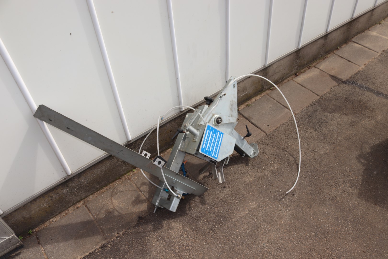 Mayer pot dispenser for potting machine