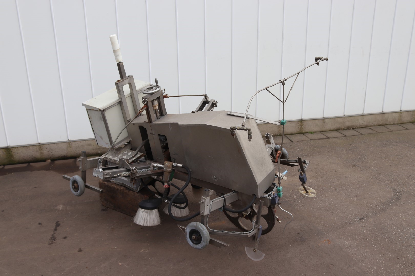 Cox V-PowerWasher greenhouse roof washing machine with aerial platform