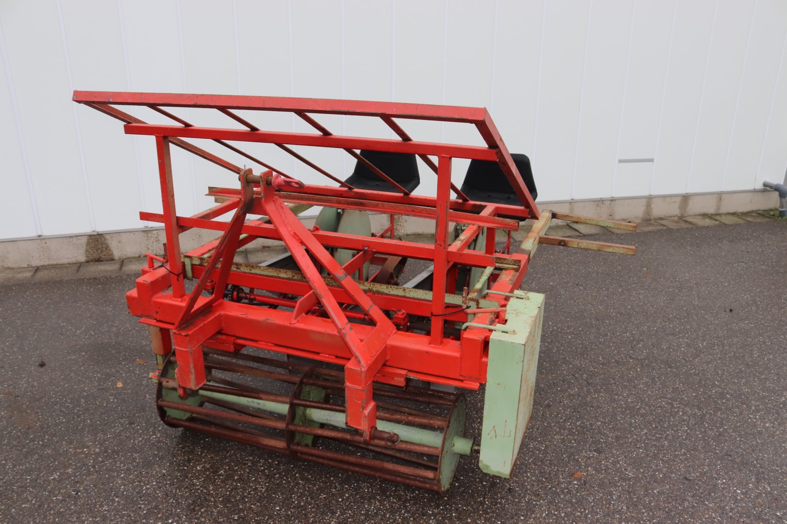 Perdu Imitation 2 row planting machine for soilblocks and trayplants