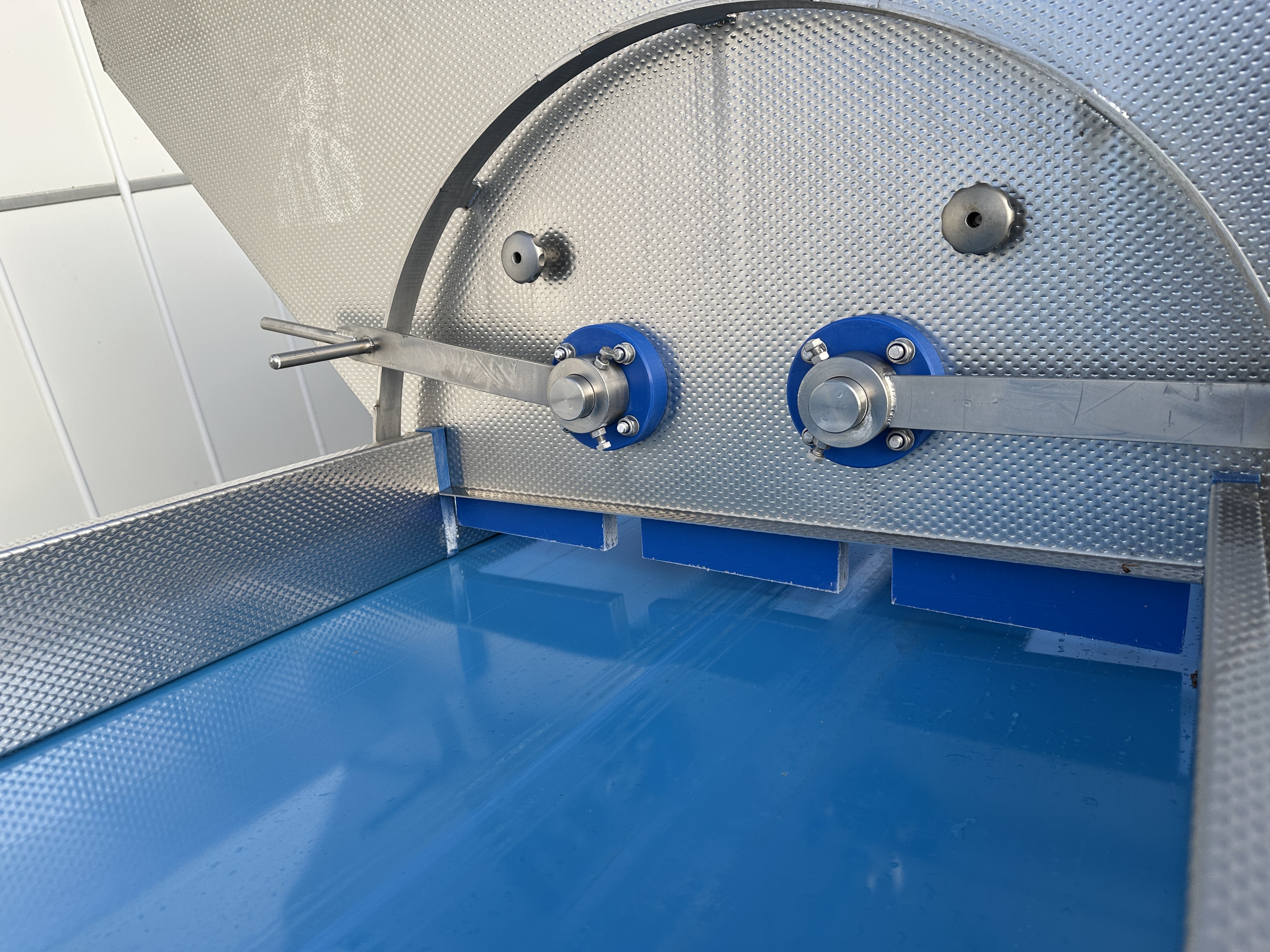 Innotec Systems Дозирующий бункер Конвейер 475 x 77 см, нержавеющая сталь.