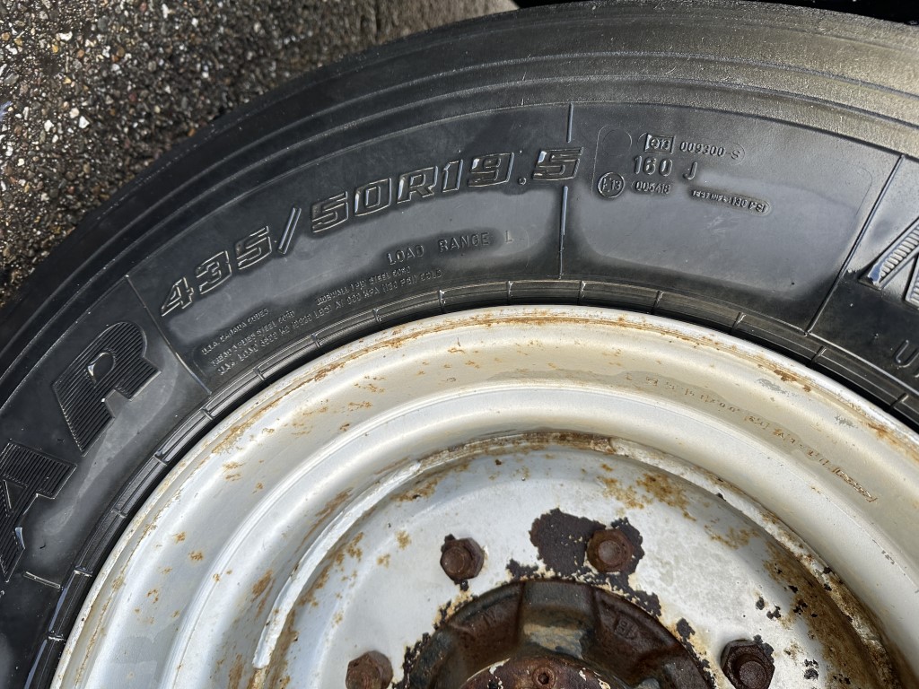 820 Прицеп для сбора урожая Д 825 x Ш 250 x В 260