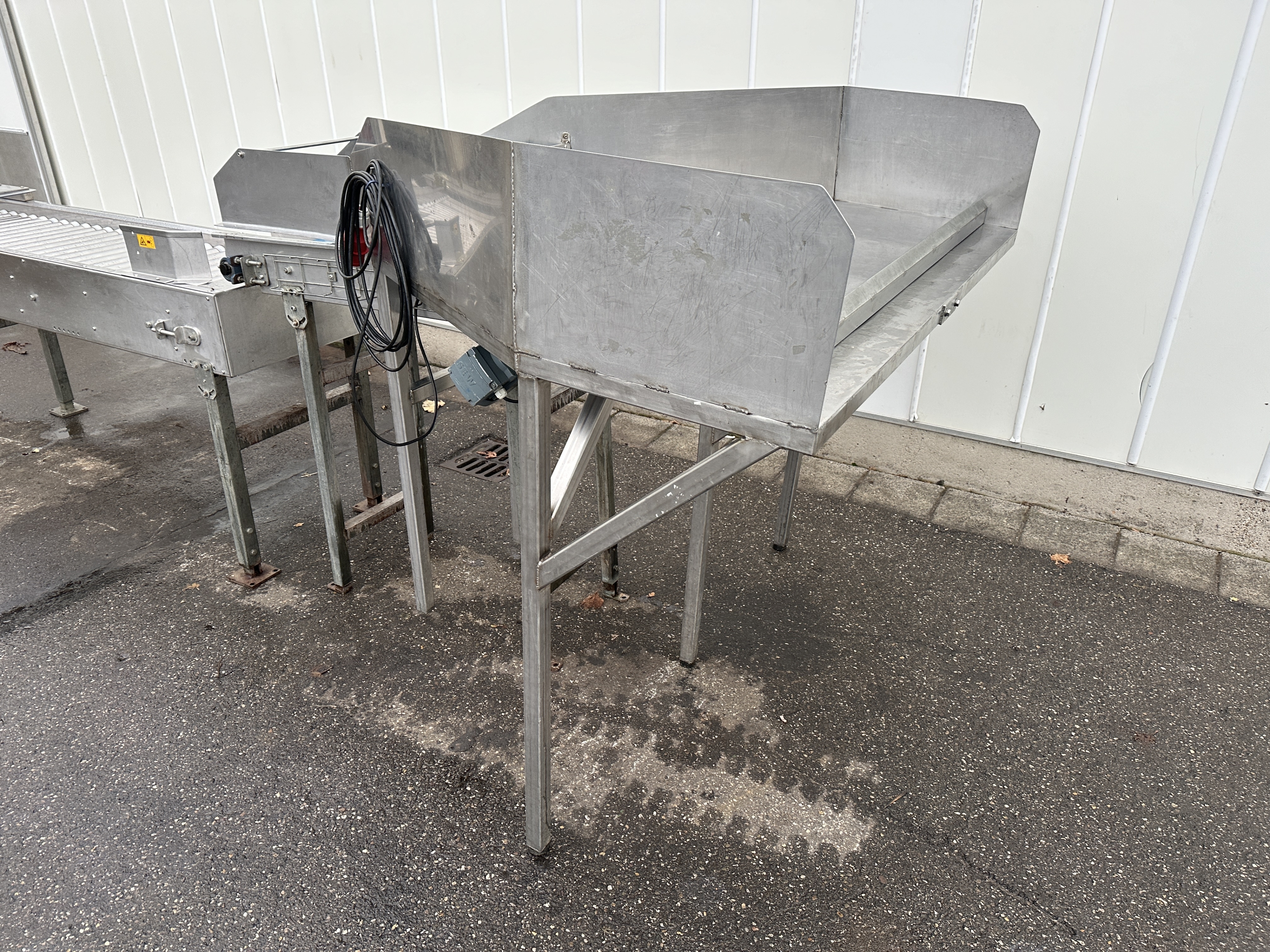 Валковый инспекционный конвейер 210 x 50 см+ подающий конвейер 110 x 41,5 см