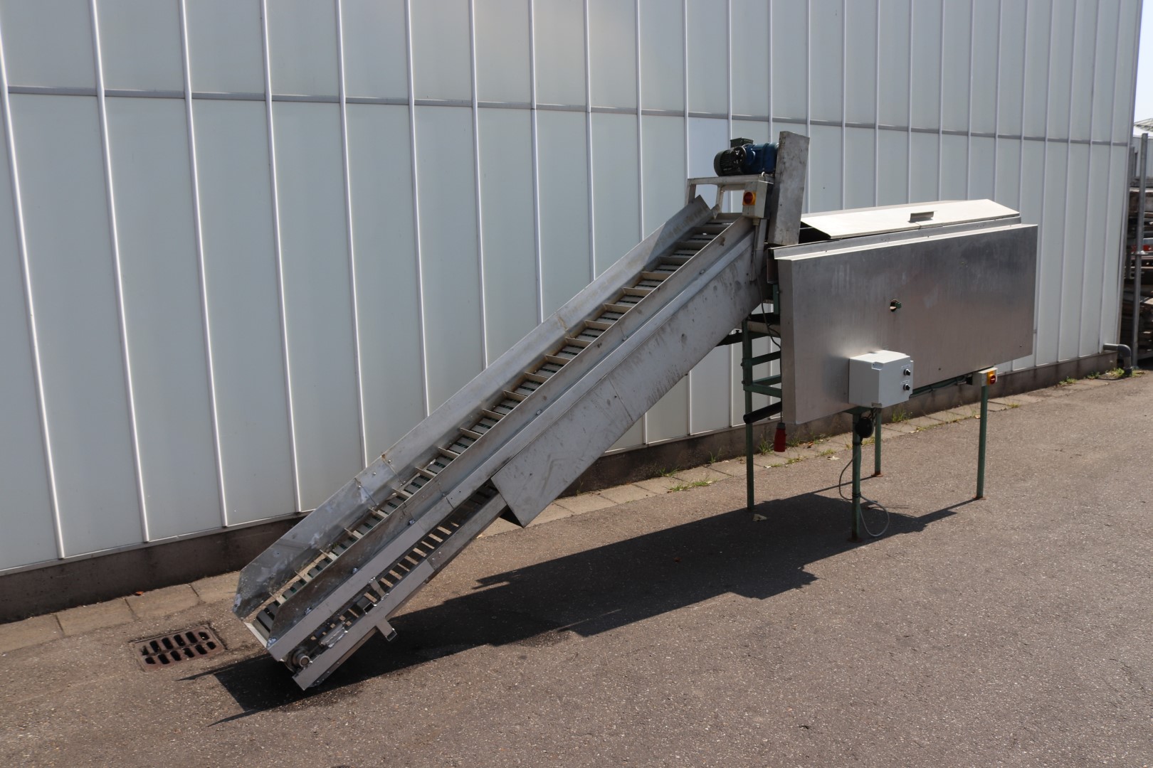 Buitendijk & Slaman (B&S) dryer for tomatoes with aluminium elevator