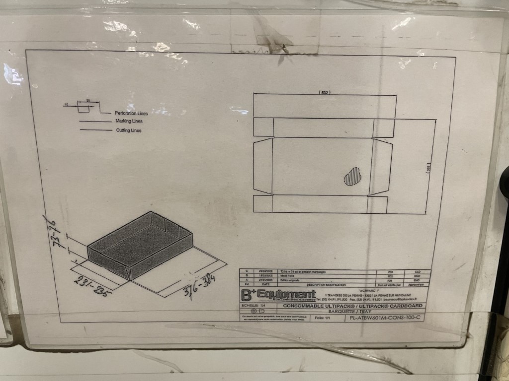 Sealed Air B+ BA20 Mашина для формовки картонных коробок и кассет с наклейкой, подъемником и сборным конвейером
