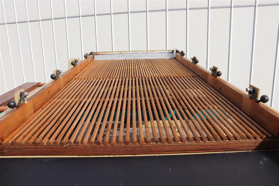 AVH - Antha Van Hienen -