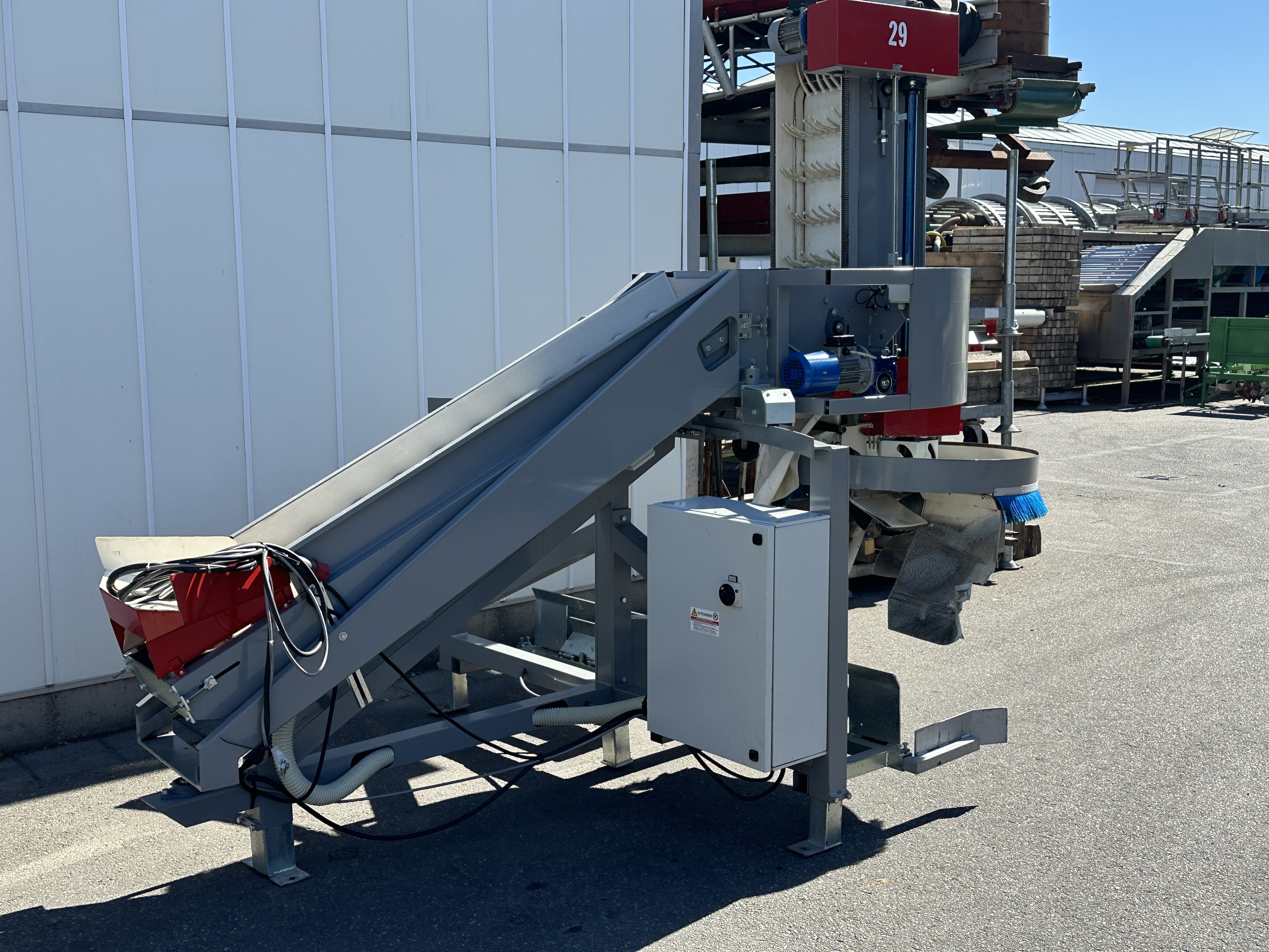 Dry bin filler Наполнитель контейнеров