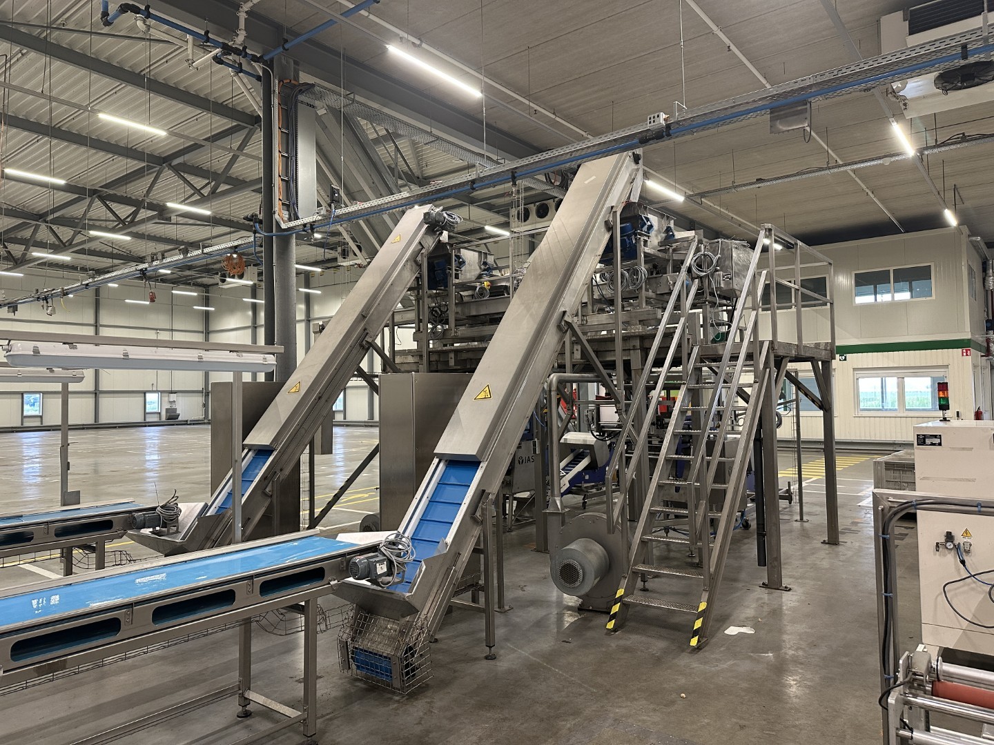 Jasa ����������� ����� � ������ ia Newtec � ����������������� Loma.