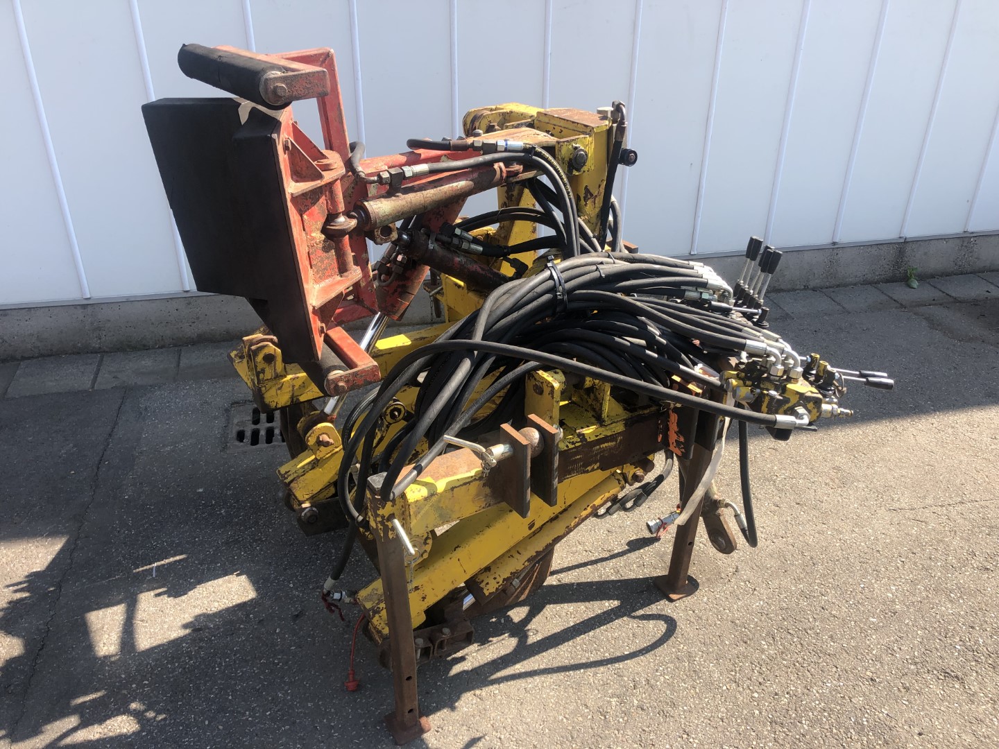 Damcon tree lifter