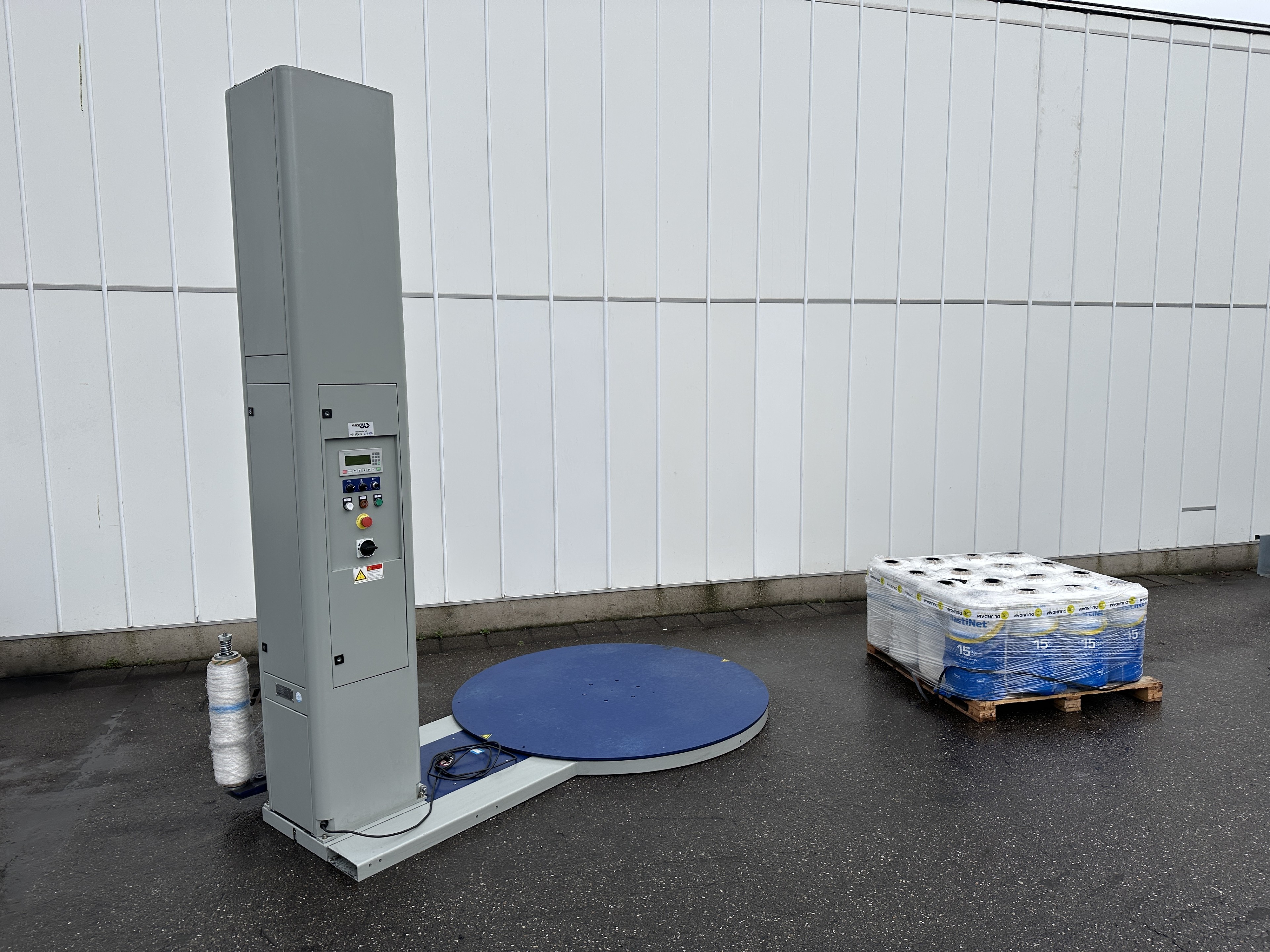 Youngsunpack Europe DeWitt WP1 2000AE Паллетоупаковщик Включая 16 рулонов сетки.