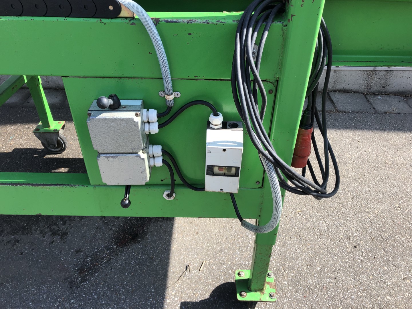 Box filler conveyor