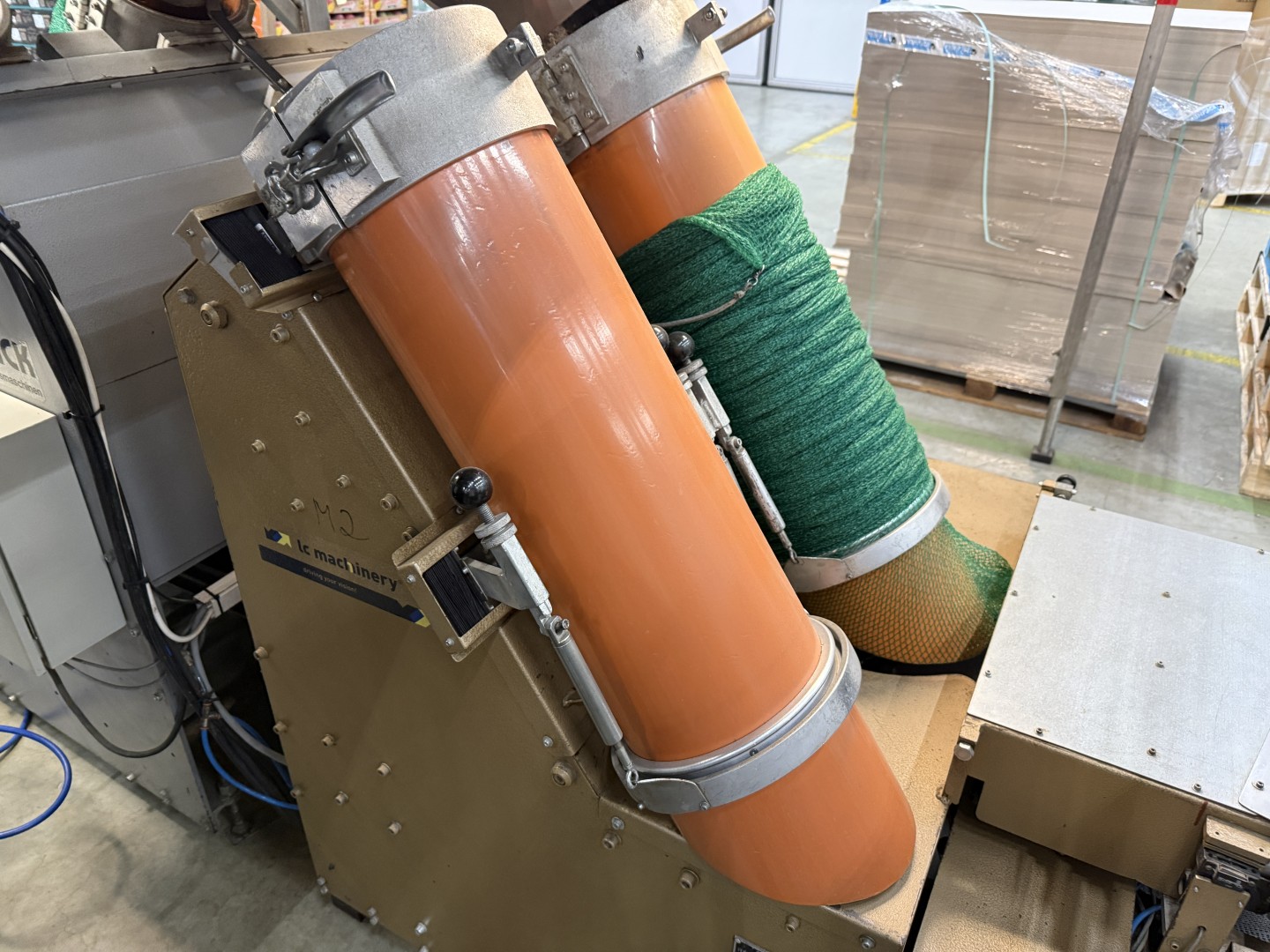 S&B Весовой дозатор с подающими элеваторами и 2 сеткорезами C-pack