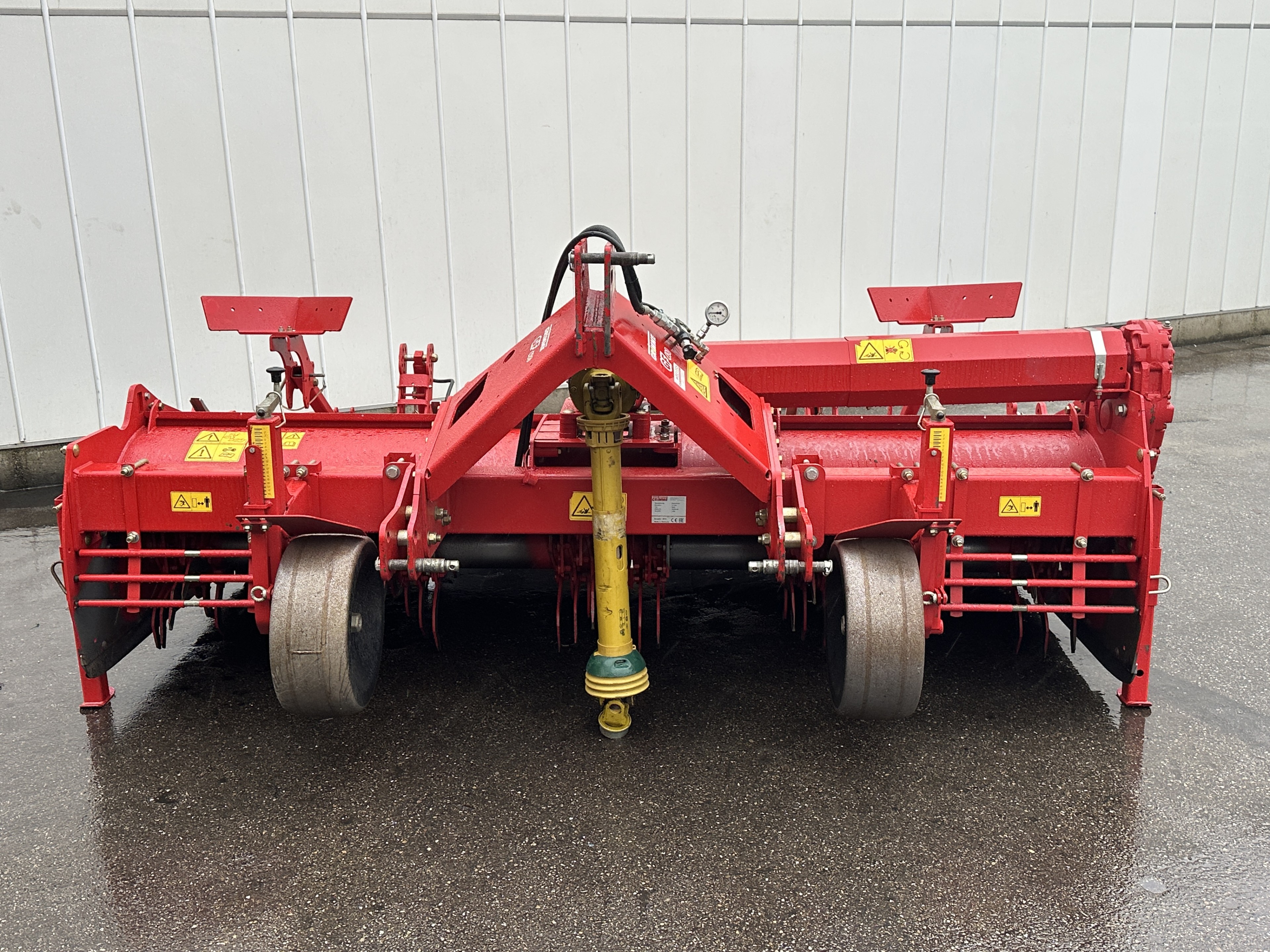 Grimme GF400 Грядо-/гребнеобразователь 4 x 75 см, с формирователями холмов из нержавеющей стали.