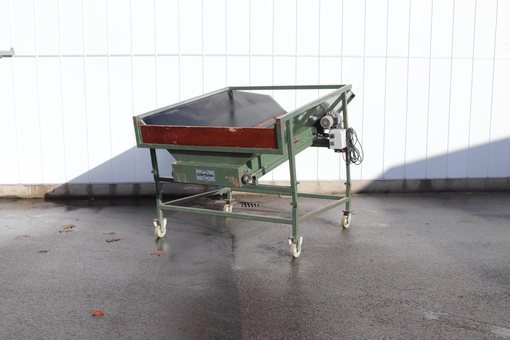 Compas dosing hopper 250 x 80 cm