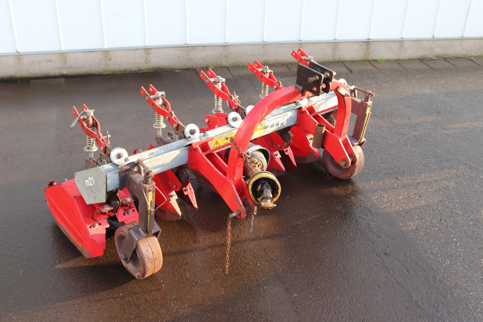 Breviglieri inter row cultivator with 4 rows and 5 elements