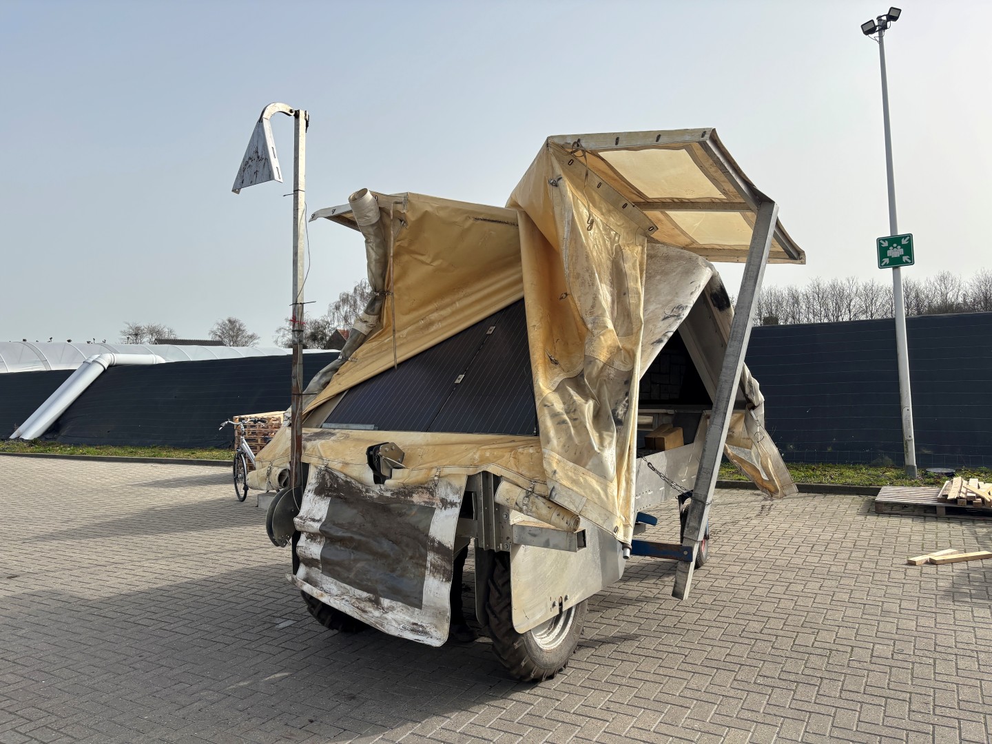 De Jongh Machines Solar Прополочная грядка / платформа для прополки – 8 человек, с электрическим приводом.