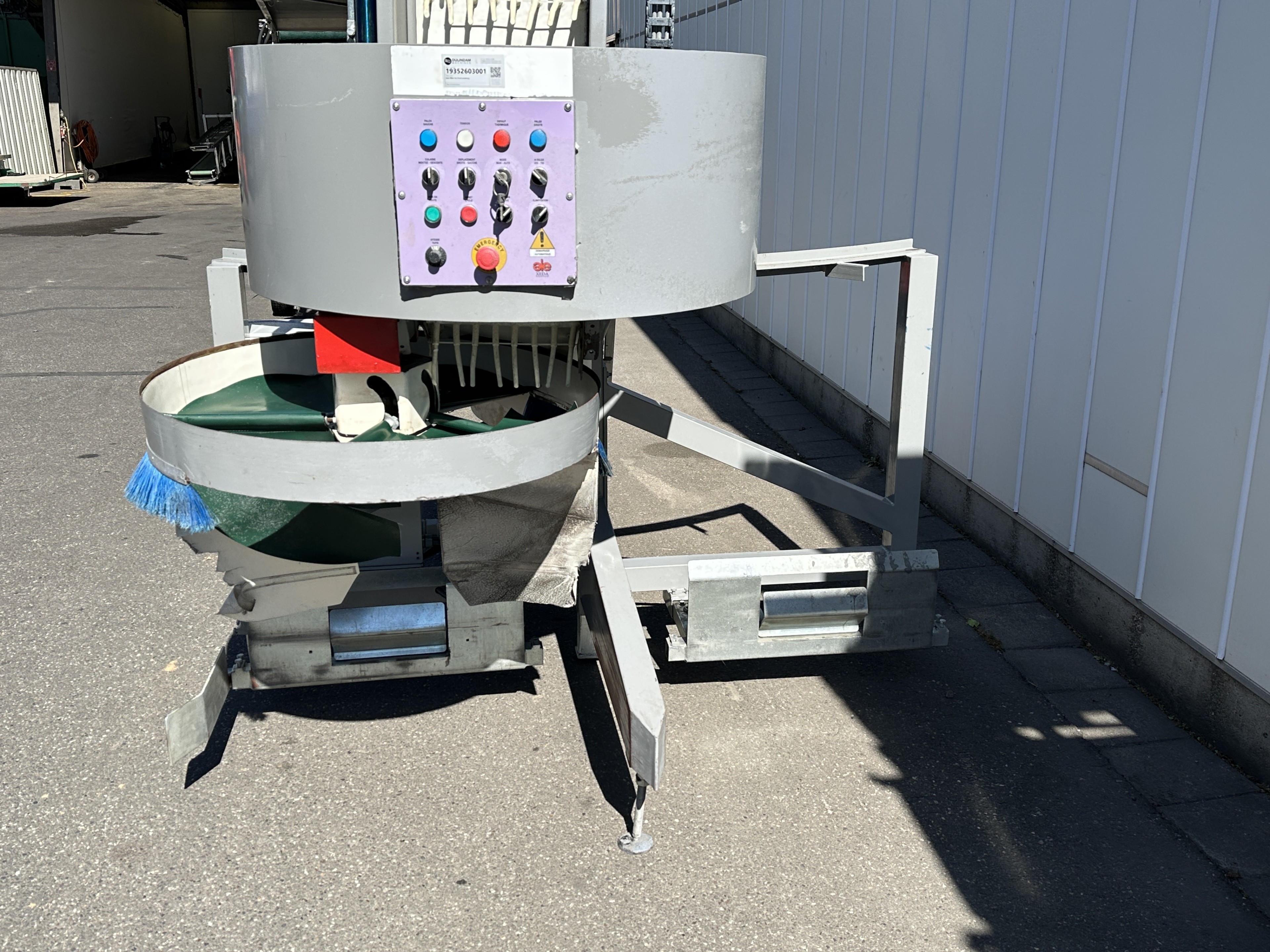 Dry bin filler Наполнитель контейнеров