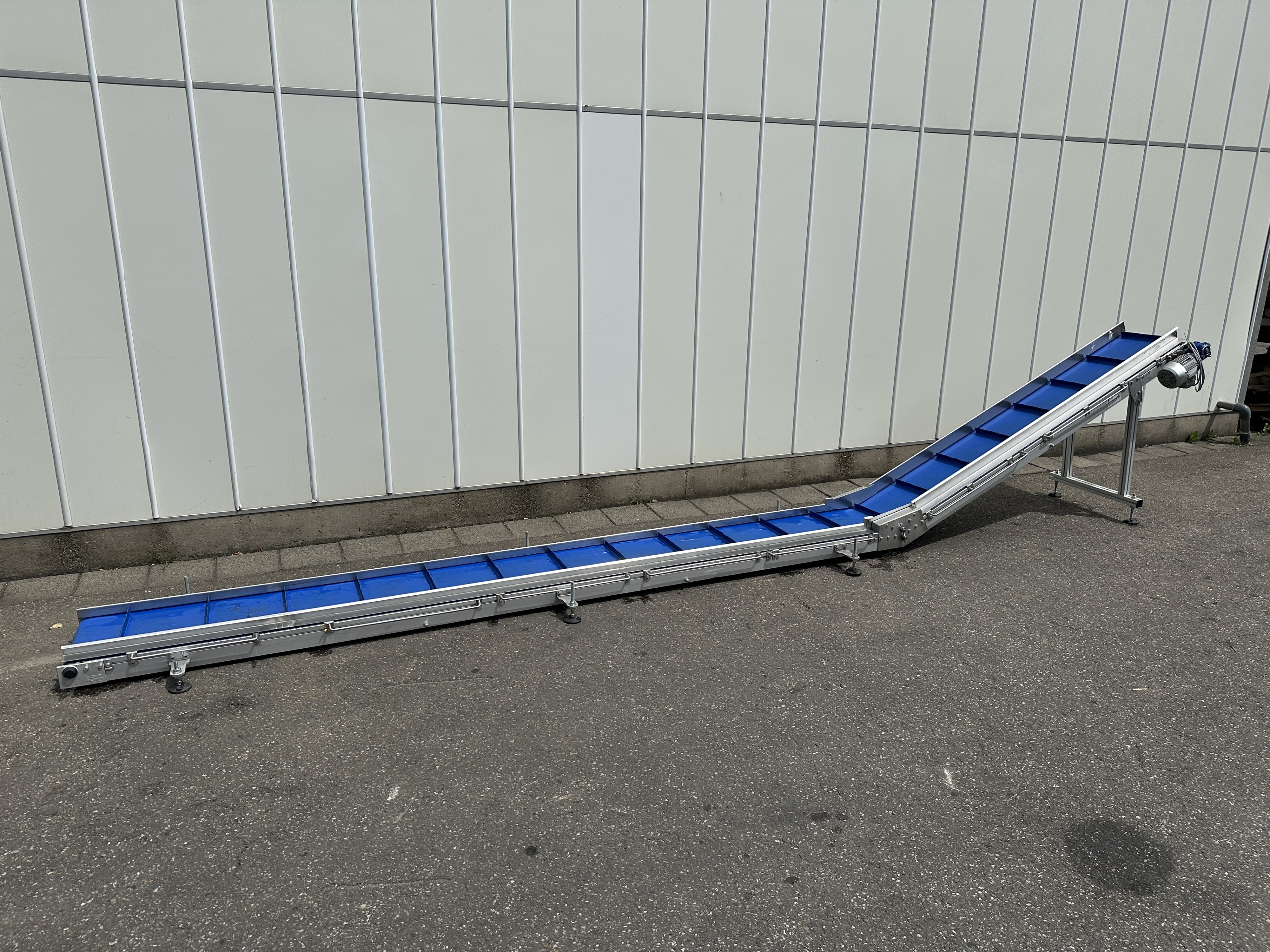 BCK N60 D10 Элеваторный конвейер 590 x 45 см