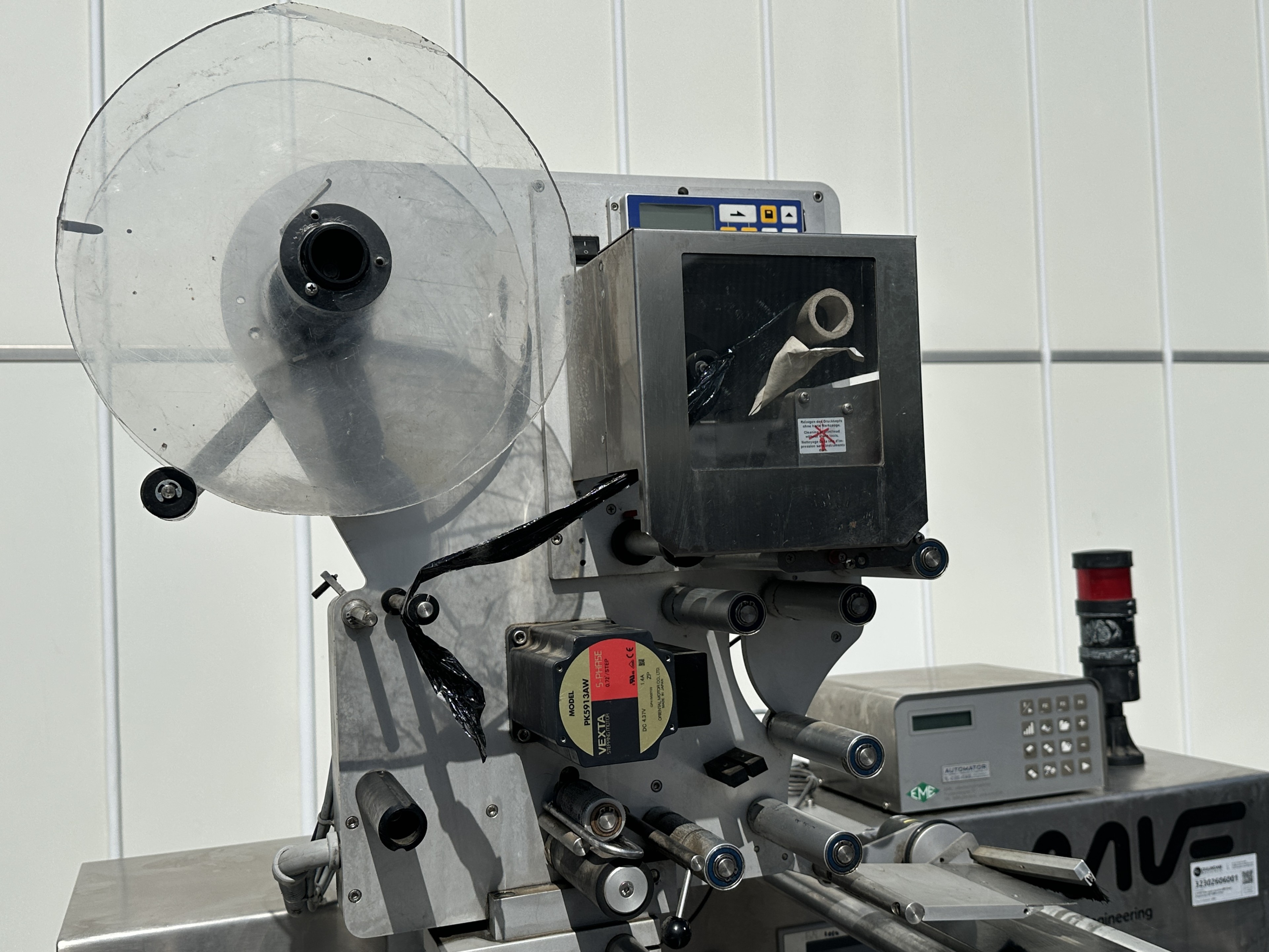 MIF Food Enginering A-412C Упаковочная машина флоу-пак (Flow pack) С этикетировщиком EME