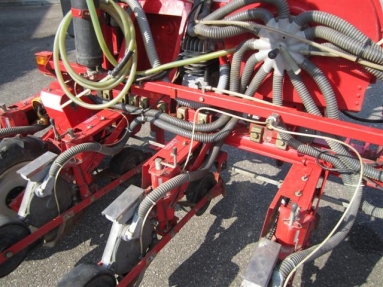 Сеялка Agricola с 12 рядами высевающих аппаратов