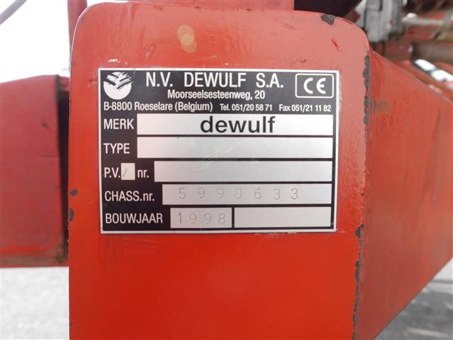 Двухрядный прицепной морковоуборочный комбайн Dewulf с элеватором