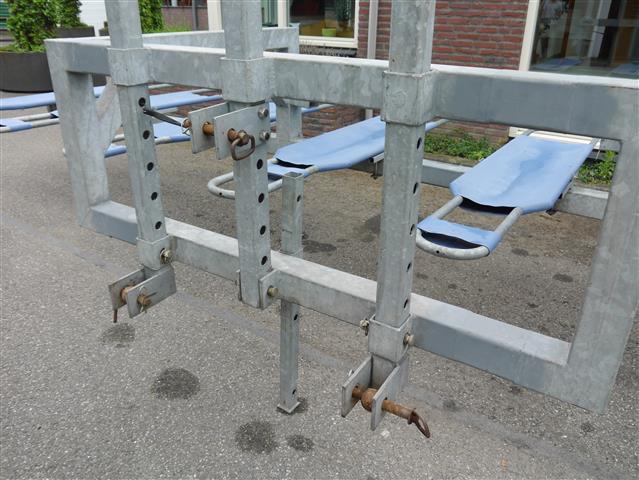 Galvanised weeding machine 8 rows
